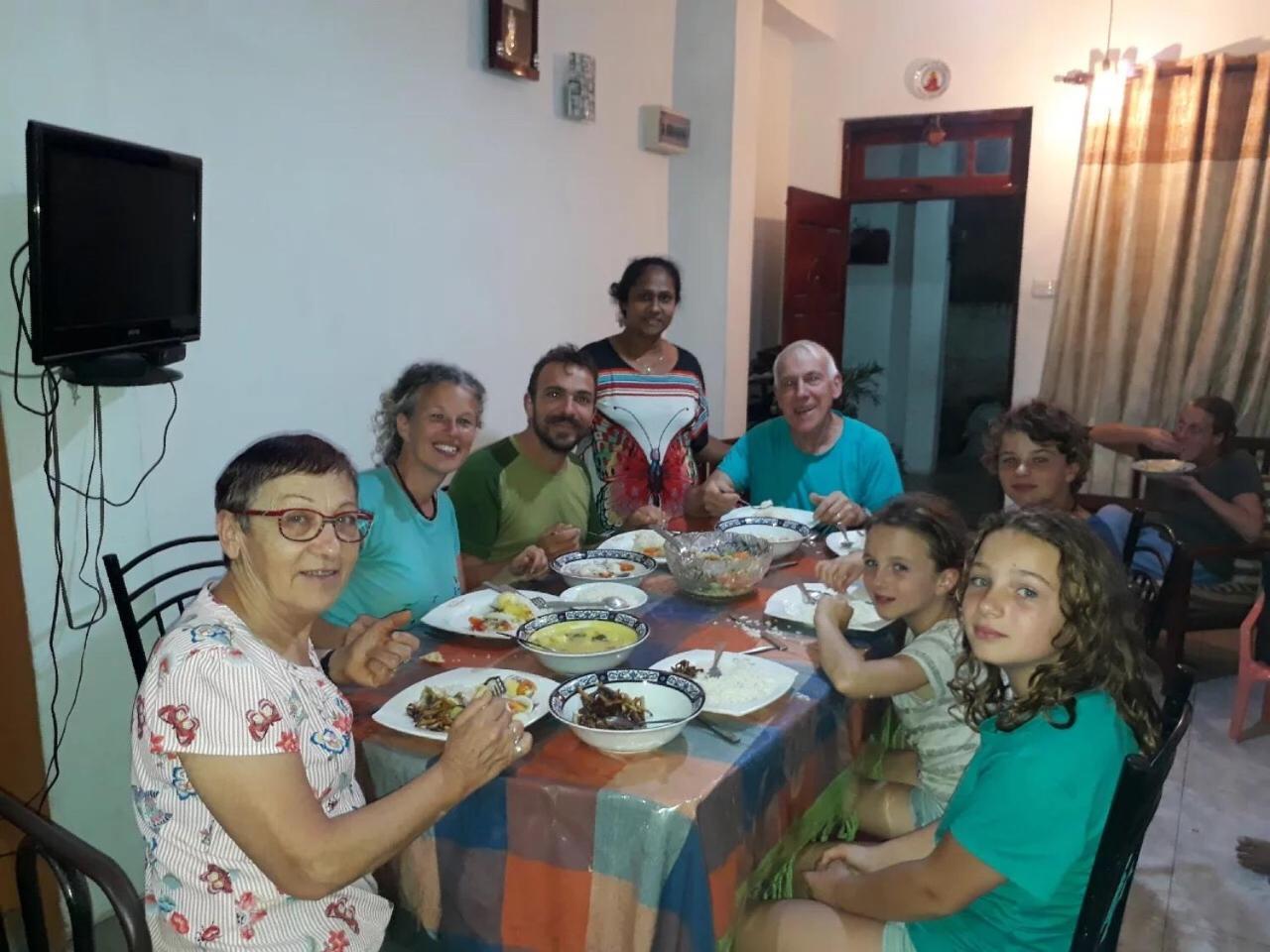 Nisansala Homestay Kandy Deiyannewela エクステリア 写真